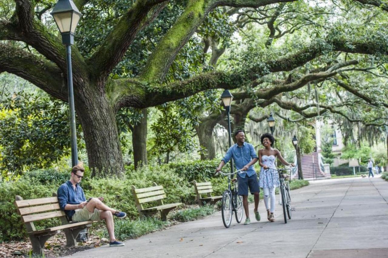 Southern Charmer-Historic District Downtown-Front Porch-Walk Score 90!!-Private Parking-1 Minute To Forsyth Park Саванна Екстер'єр фото