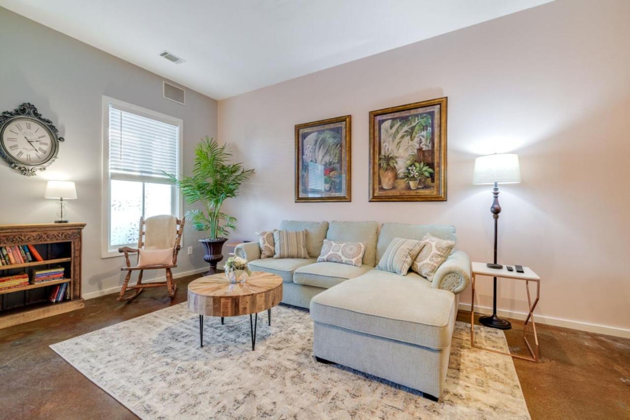 Southern Charmer-Historic District Downtown-Front Porch-Walk Score 90!!-Private Parking-1 Minute To Forsyth Park Саванна Екстер'єр фото