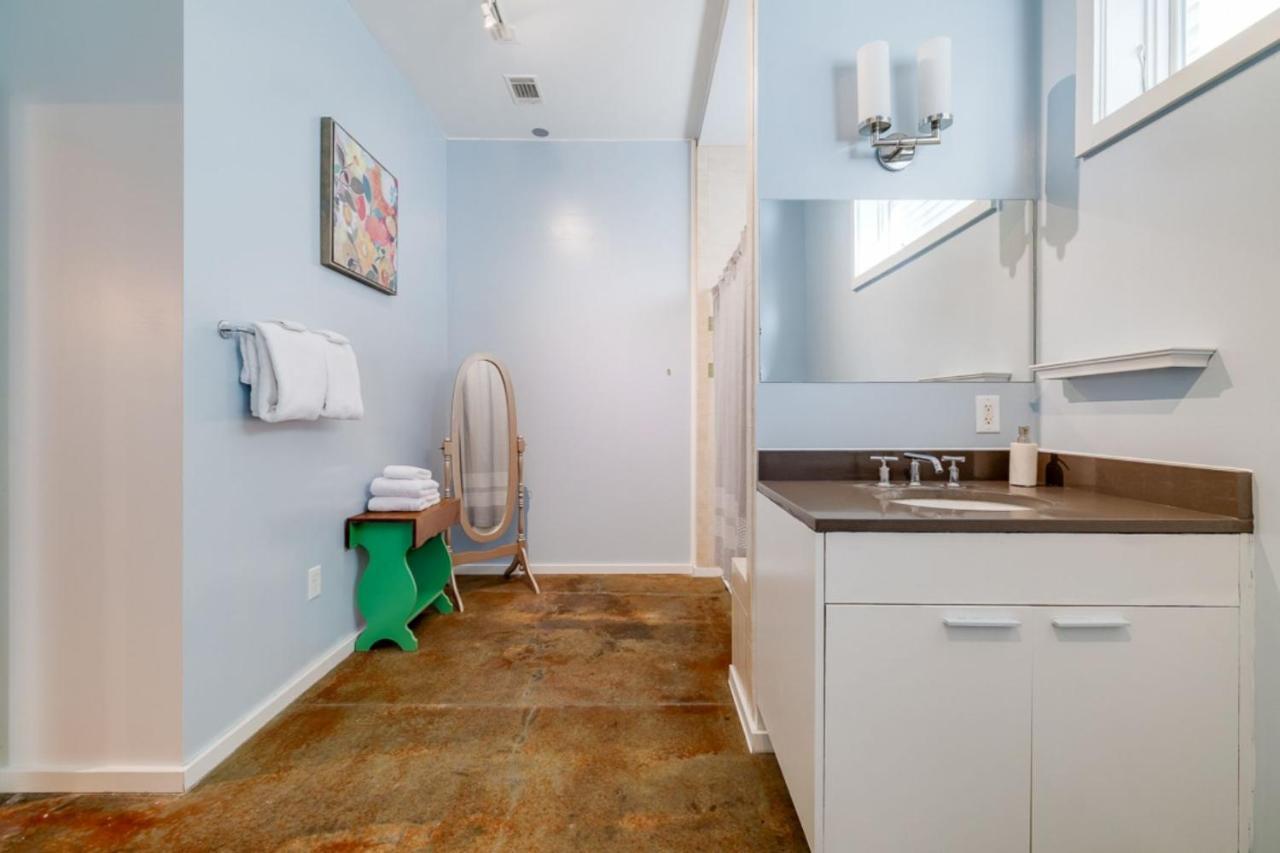 Southern Charmer-Historic District Downtown-Front Porch-Walk Score 90!!-Private Parking-1 Minute To Forsyth Park Саванна Екстер'єр фото