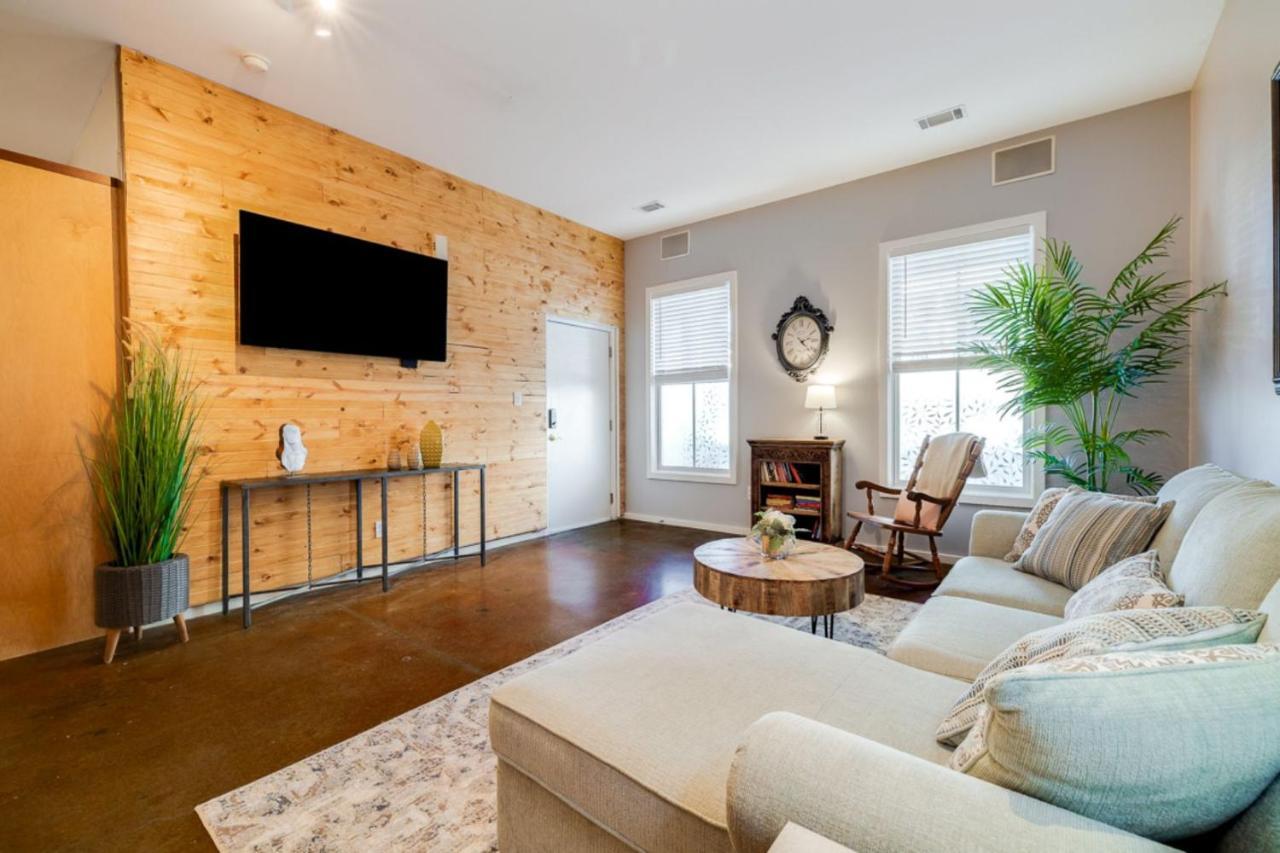Southern Charmer-Historic District Downtown-Front Porch-Walk Score 90!!-Private Parking-1 Minute To Forsyth Park Саванна Екстер'єр фото